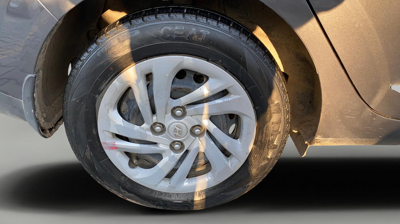 2021 Hyundai AURA S 1.2 CNG, CNG, Manual, 1,09,192 km, Right Rear Wheel