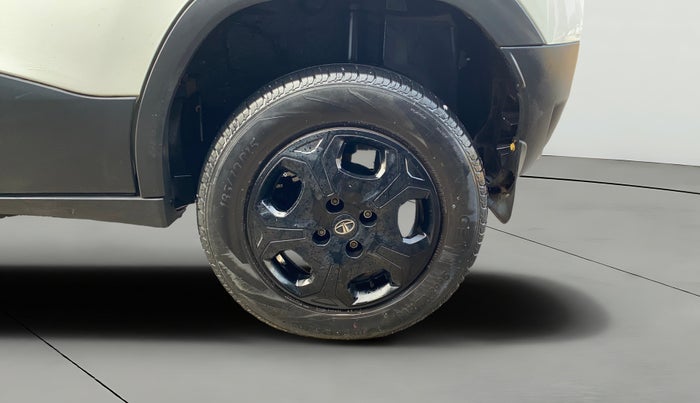 2023 Tata PUNCH ACCOMPLISHED MT, Petrol, Manual, 28,784 km, Left Rear Wheel