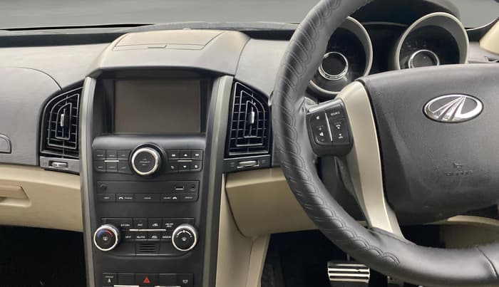 2016 Mahindra XUV500 W10 AT, Diesel, Automatic, 67,801 km, Air Conditioner