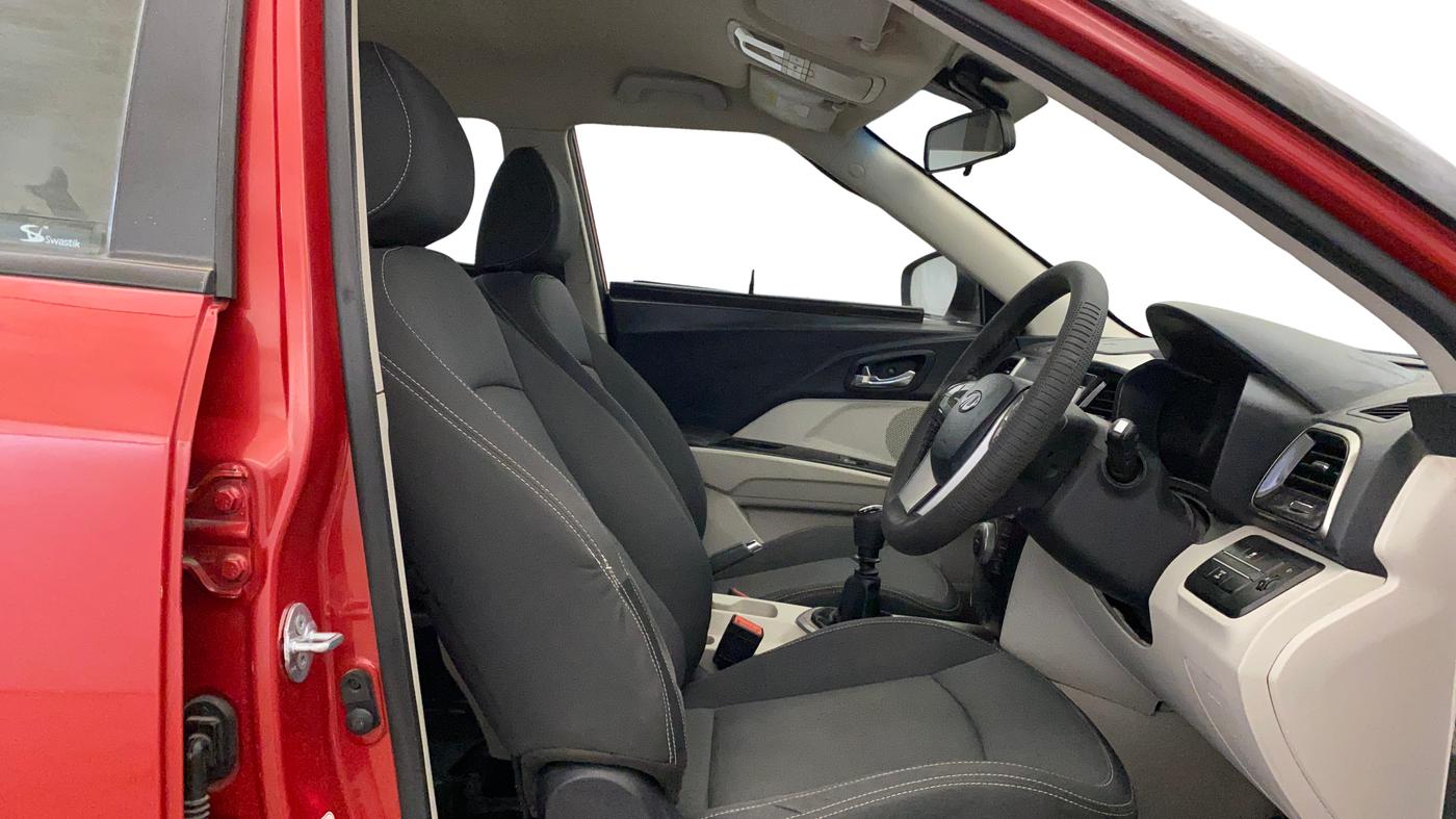 2019 Mahindra XUV300 W8 1.2 PETROL, Petrol, Manual, 83,596 km, Right Side Front Door Cabin