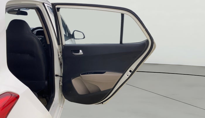 2016 Hyundai Grand i10 SPORTZ 1.2 KAPPA VTVT, CNG, Manual, 68,269 km, RHS Rear Door