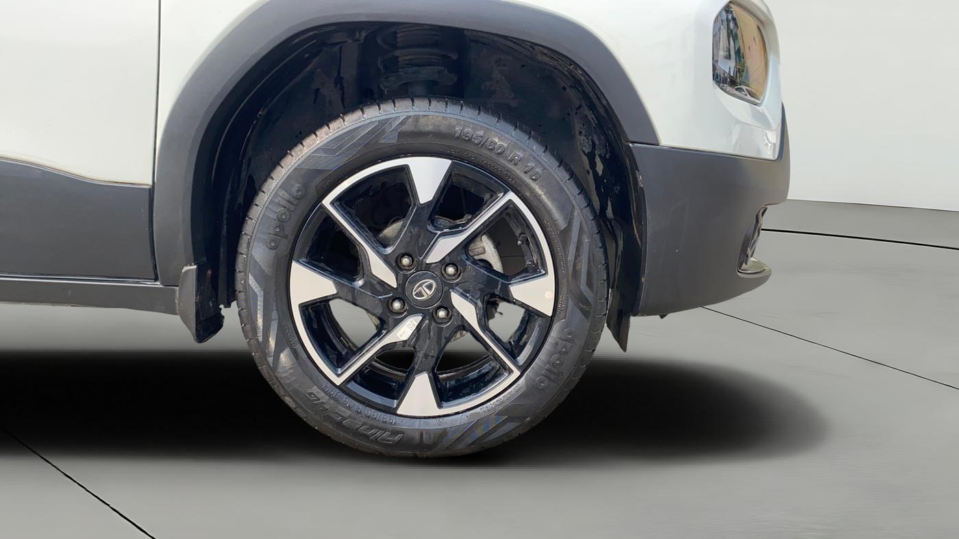 2023 Tata PUNCH CREATIVE  MT, Petrol, Manual, 10,274 km, Right Front Wheel