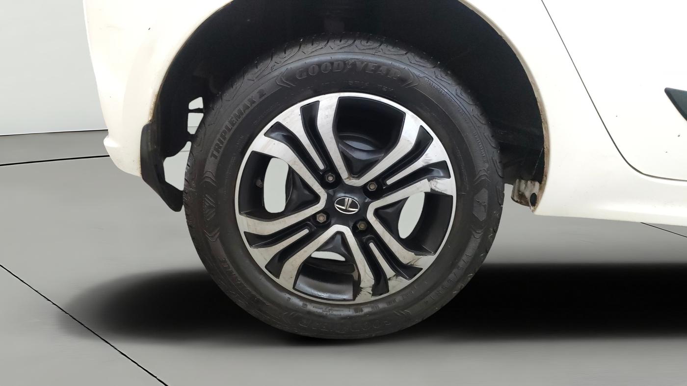 2022 Tata Tiago XZ PLUS CNG, CNG, Manual, 54,248 km, Right Rear Wheel