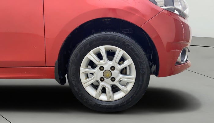 2018 Tata Tiago XZA PETROL, Petrol, Automatic, 1,38,852 km, Right Front Wheel