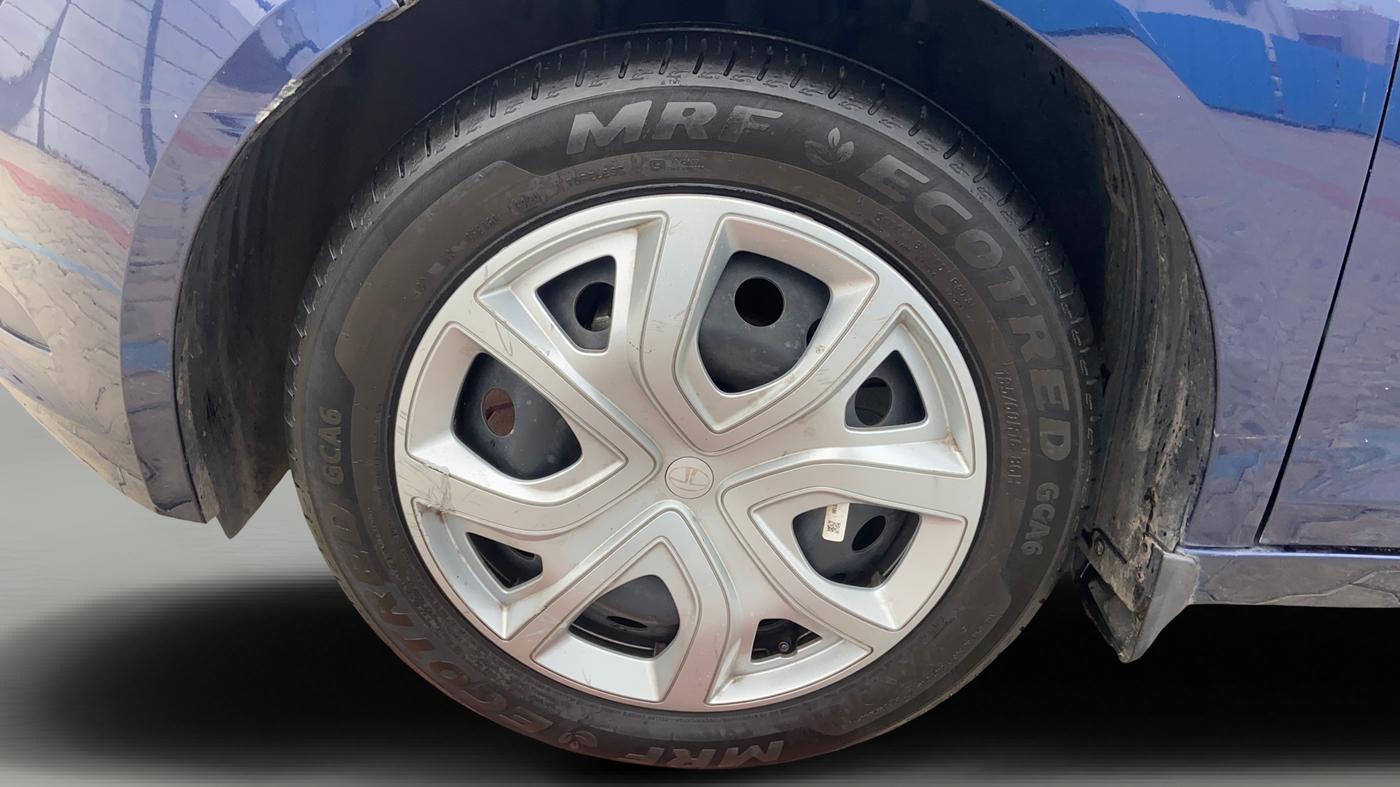 2024 Tata ALTROZ XM PLUS PETROL, Petrol, Manual, 8,236 km, Left Front Wheel