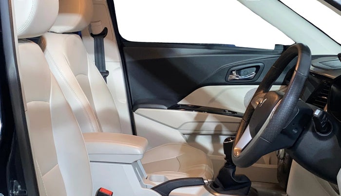 2023 Mahindra XUV300 W8 (O) 1.2 PETROL, Petrol, Manual, 27,501 km, Right Side Front Door Cabin