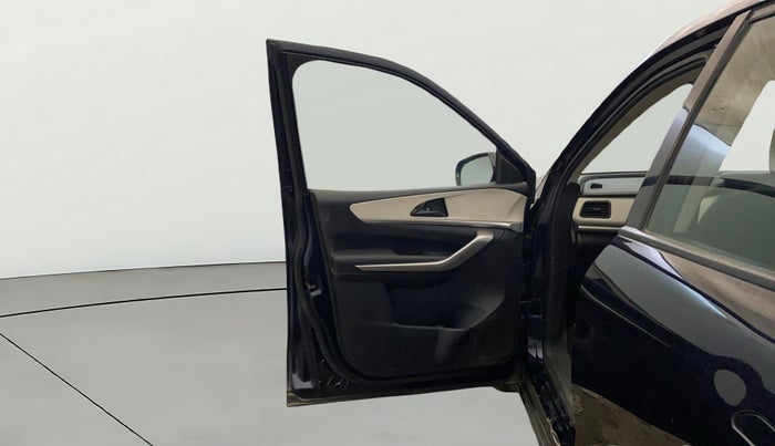 2022 Mahindra XUV700 MX P MT 5 STR, Petrol, Manual, 20,736 km, LHS Front Door