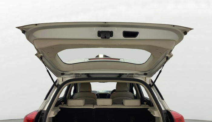 2020 Mahindra XUV300 W8 (O) 1.2 PETROL, Petrol, Manual, 1,03,497 km, Boot Door Open