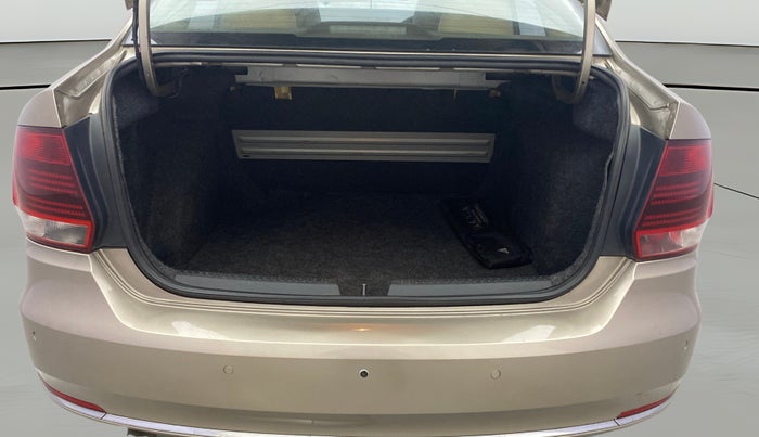 2015 Volkswagen Vento HIGHLINE 1.6 MPI, Petrol, Manual, 1,27,839 km, Boot Open Zoomed View