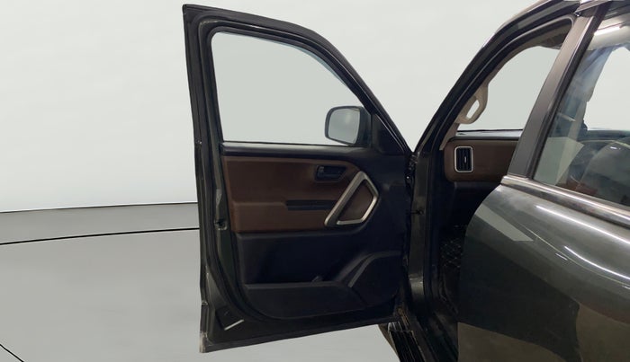 2023 Mahindra SCORPIO-N Z6 DIESEL MT 2WD 7 STR, Diesel, Manual, 33,077 km, LHS Front Door