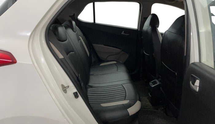 2015 Hyundai Grand i10 SPORTZ 1.2 KAPPA VTVT, CNG, Manual, 68,085 km, Right Side Rear Door Cabin