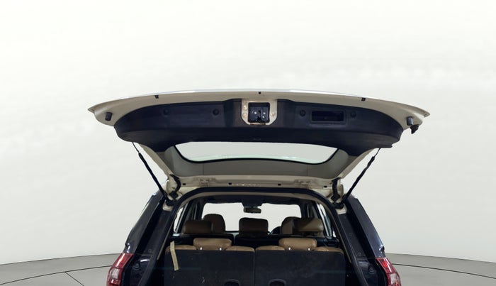 2021 Mahindra XUV500 W5, Diesel, Manual, 98,119 km, Boot Door Open