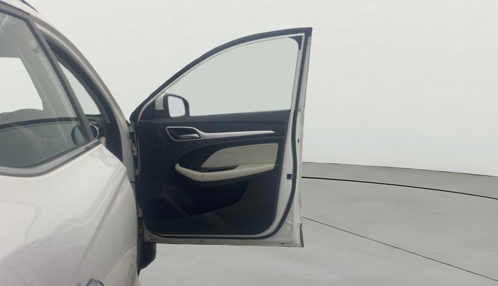 2022 MG ASTOR SHARP 1.5 MT, Petrol, Manual, 25,023 km, RHS Front Door