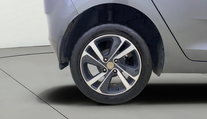 2023 Tata ALTROZ XZ PETROL, Petrol, Manual, 43,332 km, Right Rear Wheel