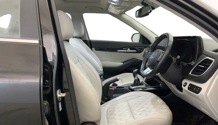 2022 KIA SELTOS HTX PETROL 1.5, Petrol, Manual, 42,408 km, Right Side Front Door Cabin