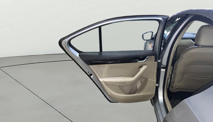 2016 Skoda Octavia STYLE PLUS AT 1.8 TSI, Petrol, Automatic, 58,090 km, LHS Rear Door