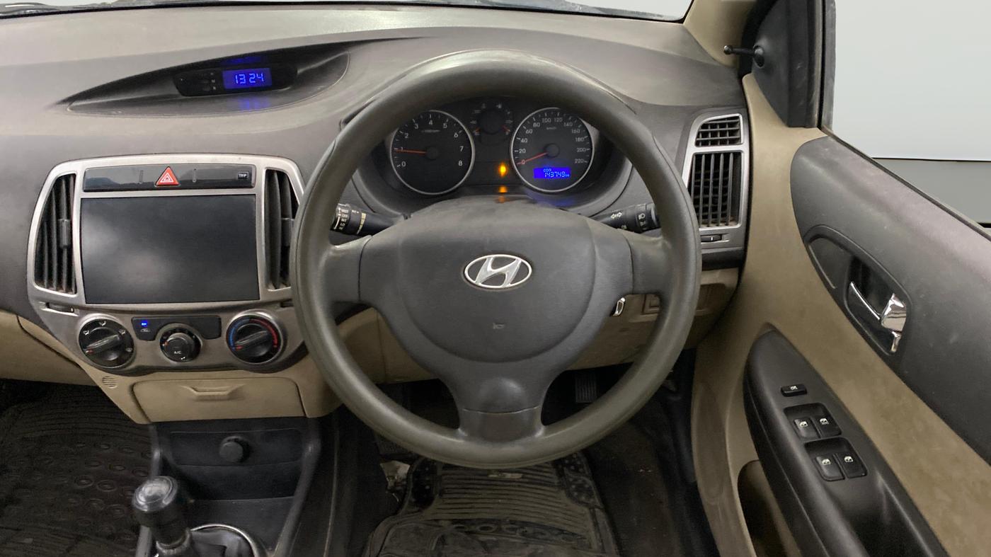 2013 Hyundai i20 MAGNA 1.2, Petrol, Manual, 1,43,751 km, Steering Wheel Close Up