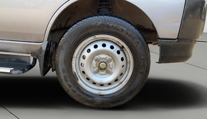 2023 Maruti Eeco 5 STR AC CNG, CNG, Manual, 43,667 km, Right Front Wheel