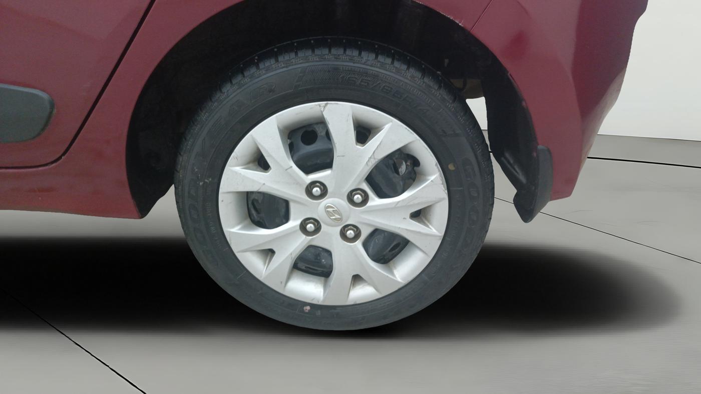 2015 Hyundai Grand i10 SPORTZ 1.2 KAPPA VTVT, Petrol, Manual, 67,581 km, Left Rear Wheel