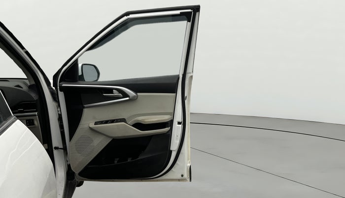 2023 KIA CARENS  PRESTIGE PLUS 1.5 TURBO PETROL DCT 7 STR, Petrol, Automatic, 1,09,018 km, RHS Front Door