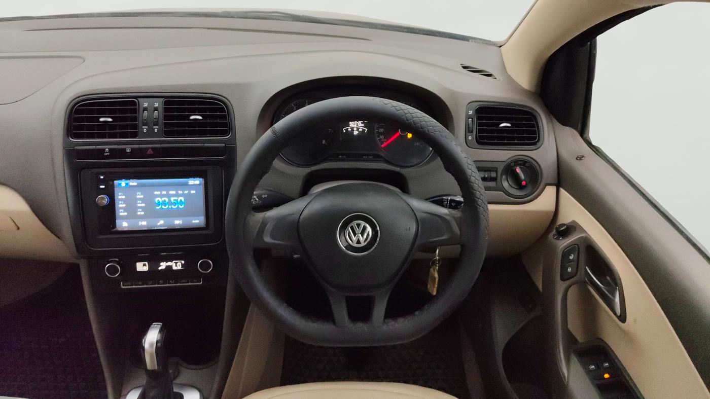 2014 Volkswagen Vento HIGHLINE PETROL AT, Petrol, Automatic, 92,363 km, Steering Wheel Close Up