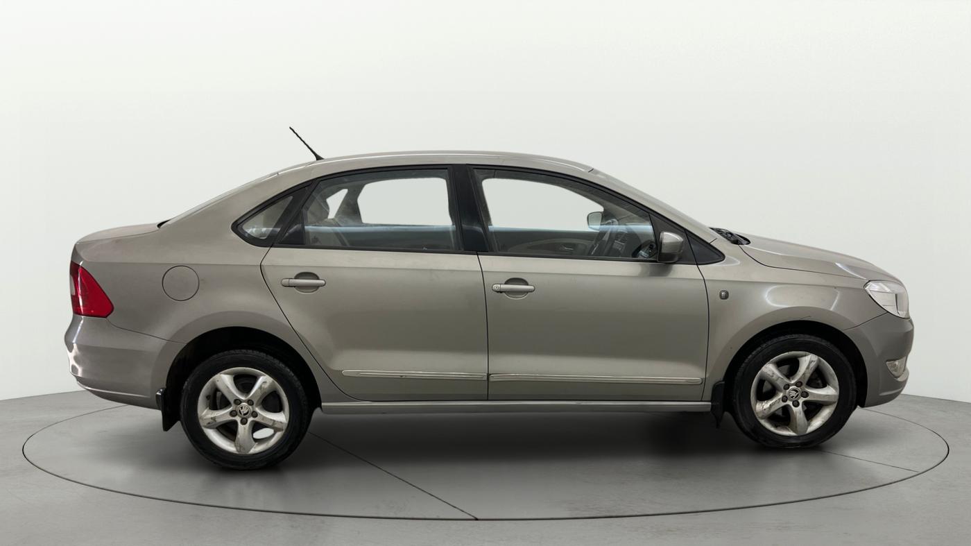 2014 Skoda Rapid AMBITION 1.6 TDI CR MT PLUS, Diesel, Manual, 51,112 km, Right Side View