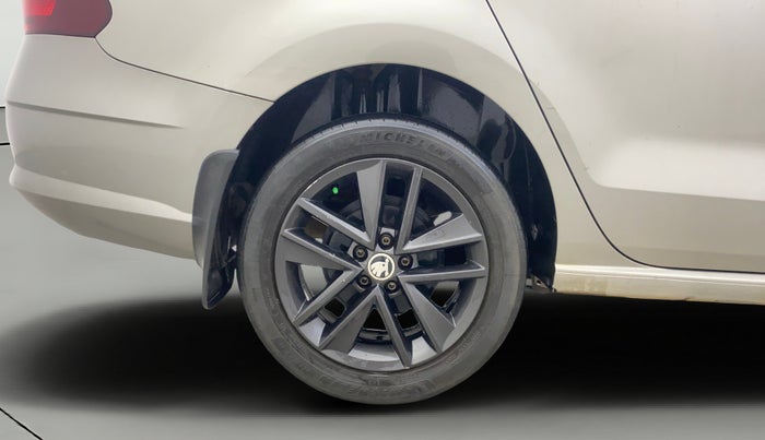 2017 Skoda Rapid STYLE 1.5 TDI AT, Diesel, Automatic, 83,221 km, Right Rear Wheel