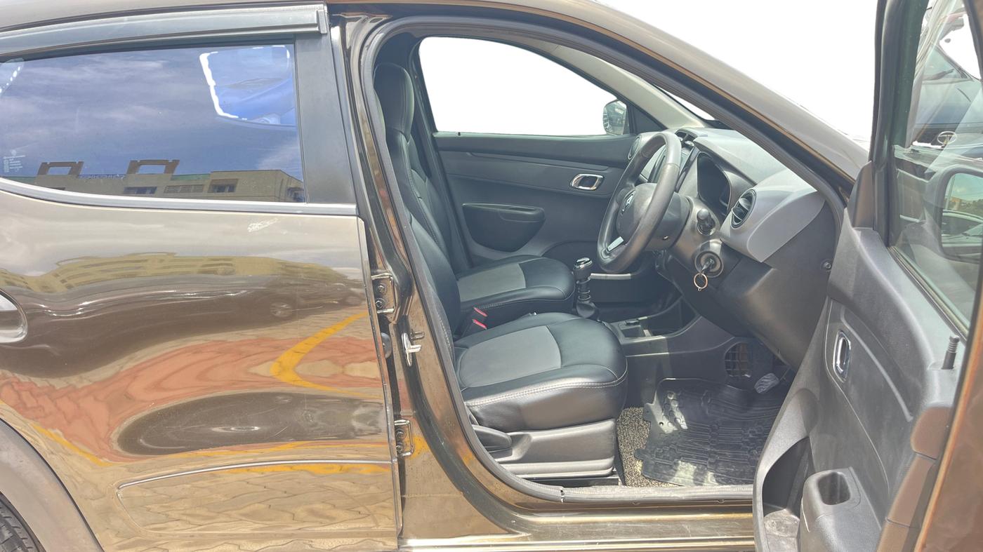 2019 Renault Kwid RXT 1.0 (O), Petrol, Manual, 81,394 km, Right Side Front Door Cabin