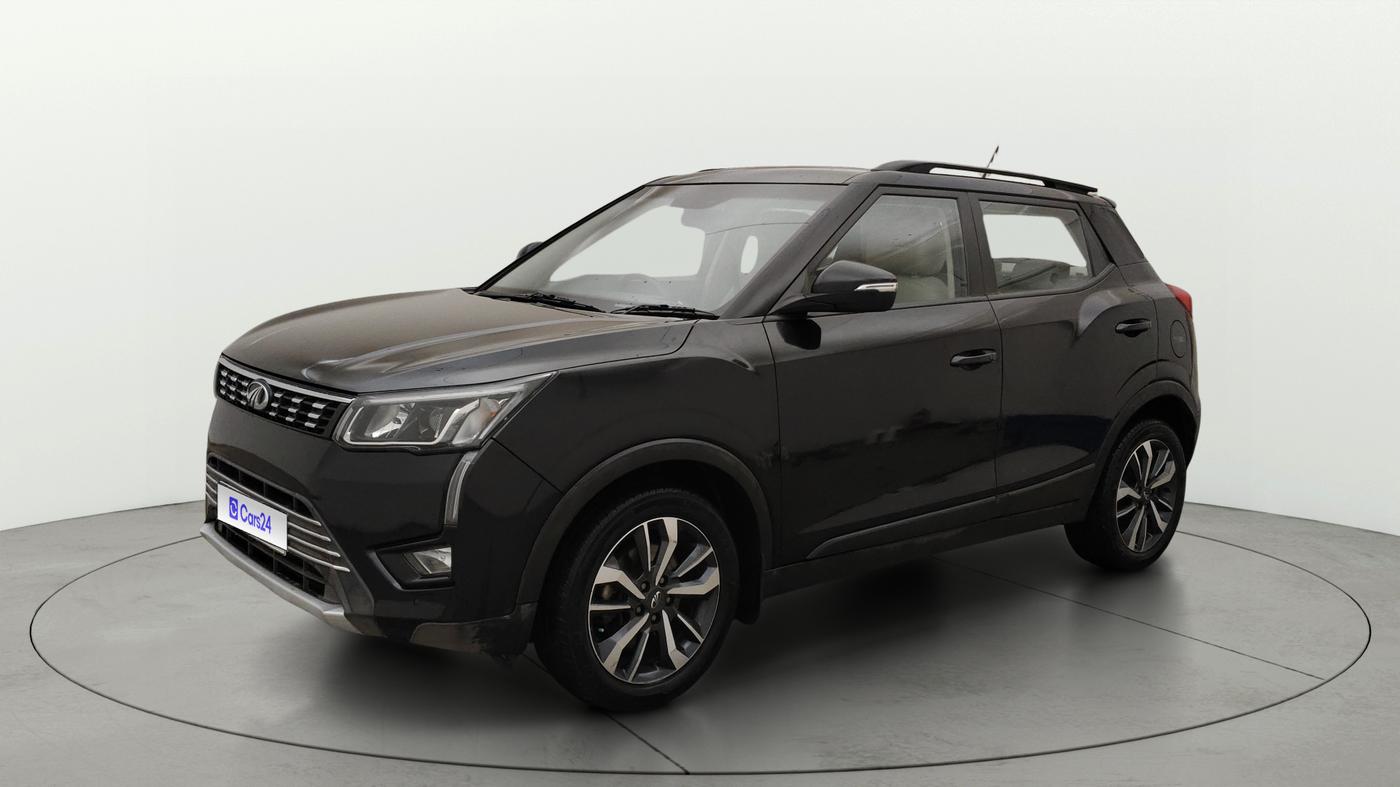 2020 Mahindra XUV300 W8 (O) 1.2 PETROL, Petrol, Manual, 69,339 km, Left Front Diagonal