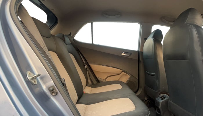 2016 Hyundai Grand i10 SPORTZ 1.2 KAPPA VTVT, Petrol, Manual, 48,070 km, Right Side Rear Door Cabin