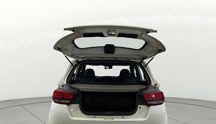 2017 Mahindra Kuv100 K8 6 STR, CNG, Manual, 31,677 km, Boot Door Open