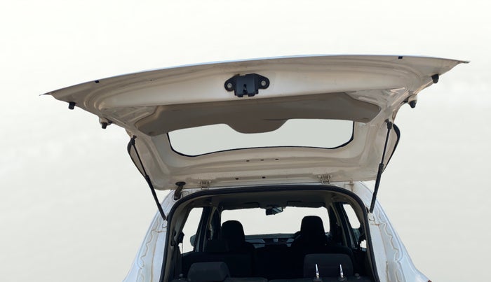 2020 Renault TRIBER RXT, Petrol, Manual, 61,393 km, Boot Door Open