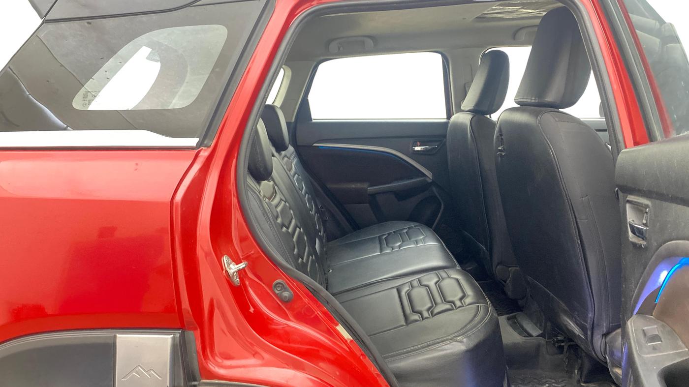 2023 Maruti BREZZA ZXI + SMART HYBRID DUAL TONE, Petrol, Manual, 39,742 km, Right Side Rear Door Cabin