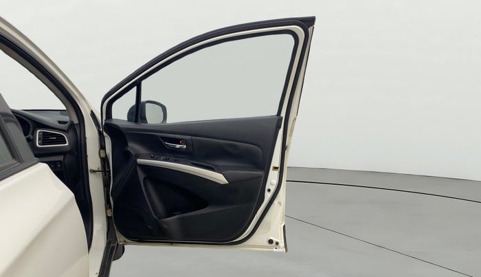 2016 Maruti S Cross ALPHA 1.6, Diesel, Manual, 79,778 km, RHS Front Door