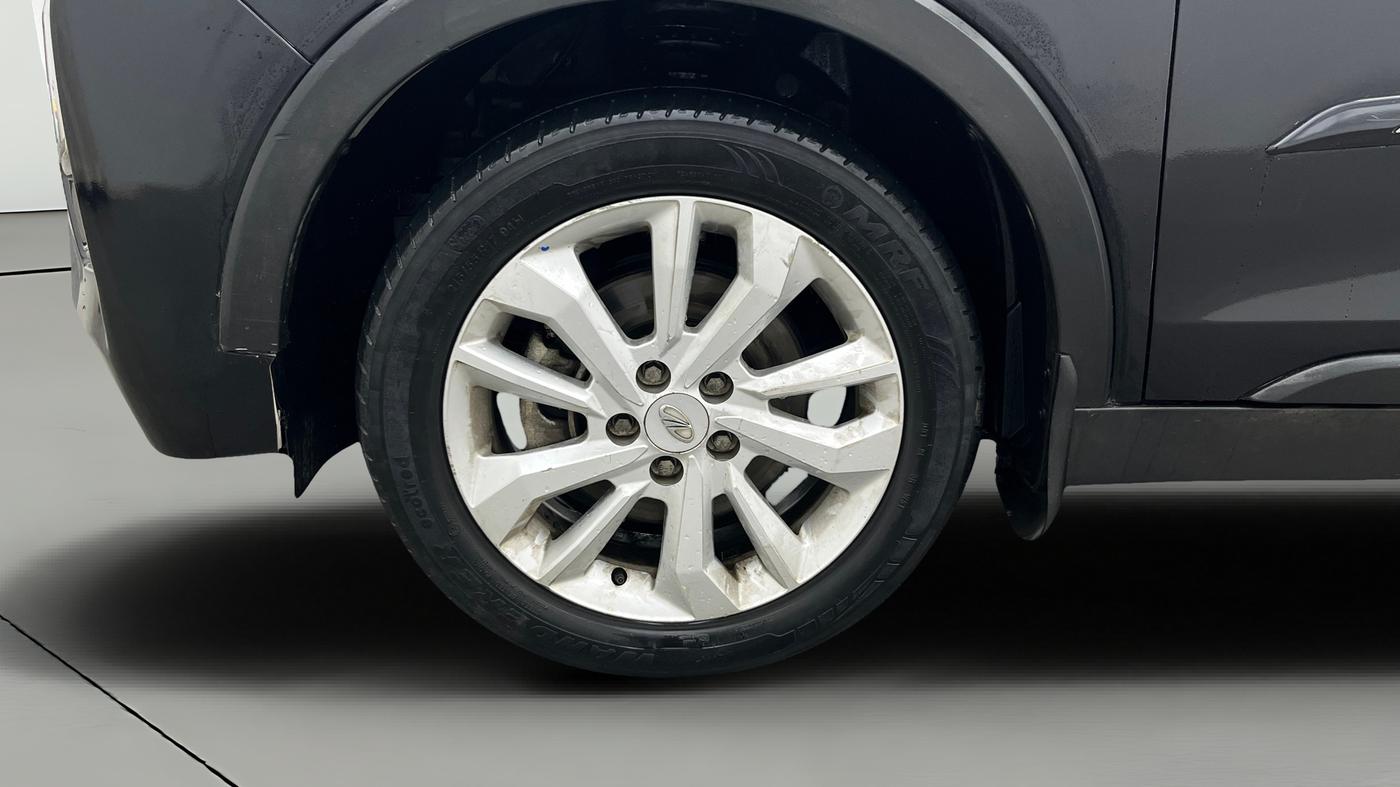 2019 Mahindra XUV300 W8 1.2 PETROL, Petrol, Manual, 55,445 km, Left Front Wheel