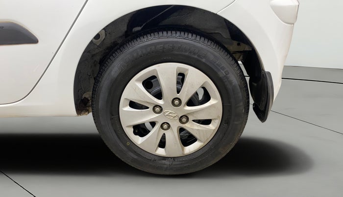 2013 Hyundai i10 MAGNA 1.2, Petrol, Manual, 1,34,639 km, Left Rear Wheel
