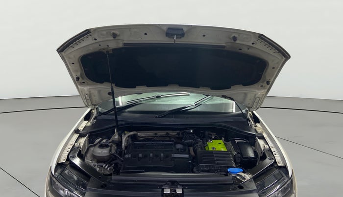 2019 Volkswagen TIGUAN HIGHLINE TDI AT, Diesel, Automatic, 1,21,122 km, Open Bonet