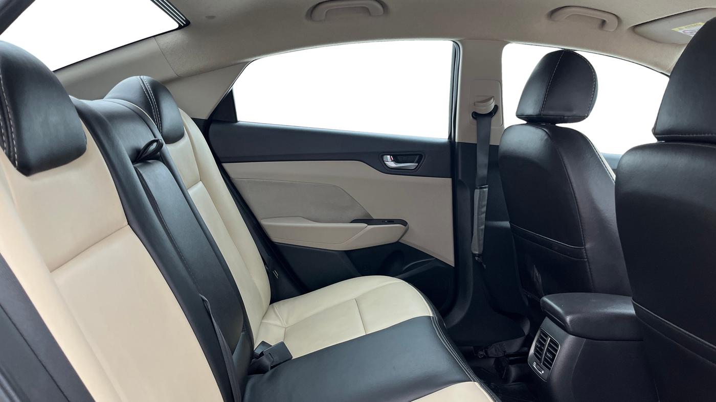 2018 Hyundai Verna 1.6 VTVT SX, Petrol, Manual, 69,994 km, Right Side Rear Door Cabin