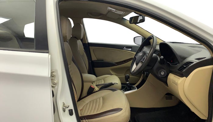 2013 Hyundai Verna FLUIDIC 1.6 VTVT EX, Petrol, Manual, 94,627 km, Right Side Front Door Cabin