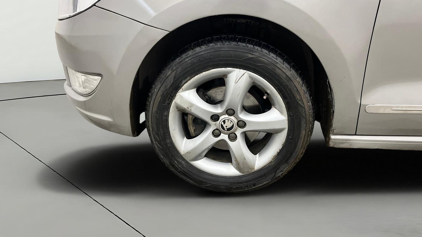2014 Skoda Rapid AMBITION 1.6 TDI CR MT PLUS, Diesel, Manual, 51,112 km, Left Front Wheel