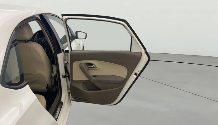 2014 Skoda Rapid ELEGANCE 1.6 MPI MT, Petrol, Manual, 1,07,359 km, RHS Rear Door