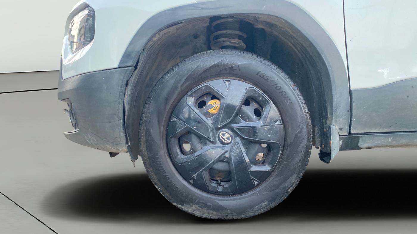 2022 Tata PUNCH ADVENTURE MT, Petrol, Manual, 29,257 km, Left Front Wheel