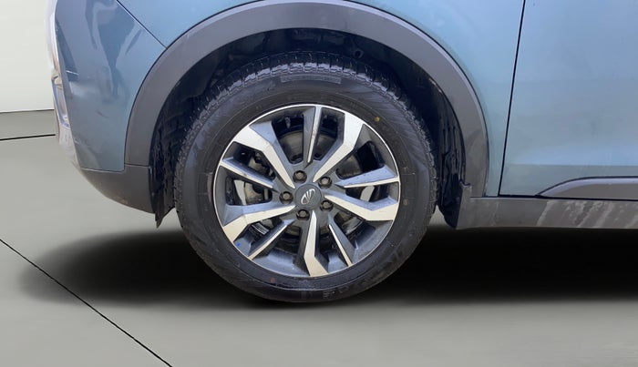 2021 Mahindra XUV300 W8 (O) 1.2 PETROL AMT, CNG, Automatic, 42,659 km, Left Front Wheel