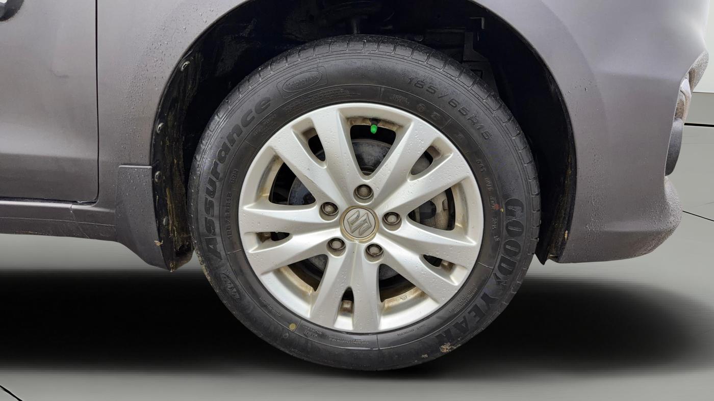 2015 Maruti Ertiga ZXI+, Petrol, Manual, 18,842 km, Right Front Wheel