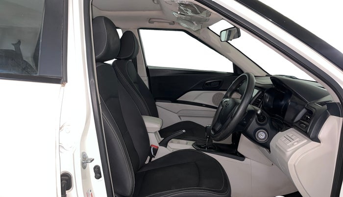2023 Mahindra XUV300 W6 1.2 PETROL AMT, Petrol, Automatic, 39,599 km, Right Side Front Door Cabin