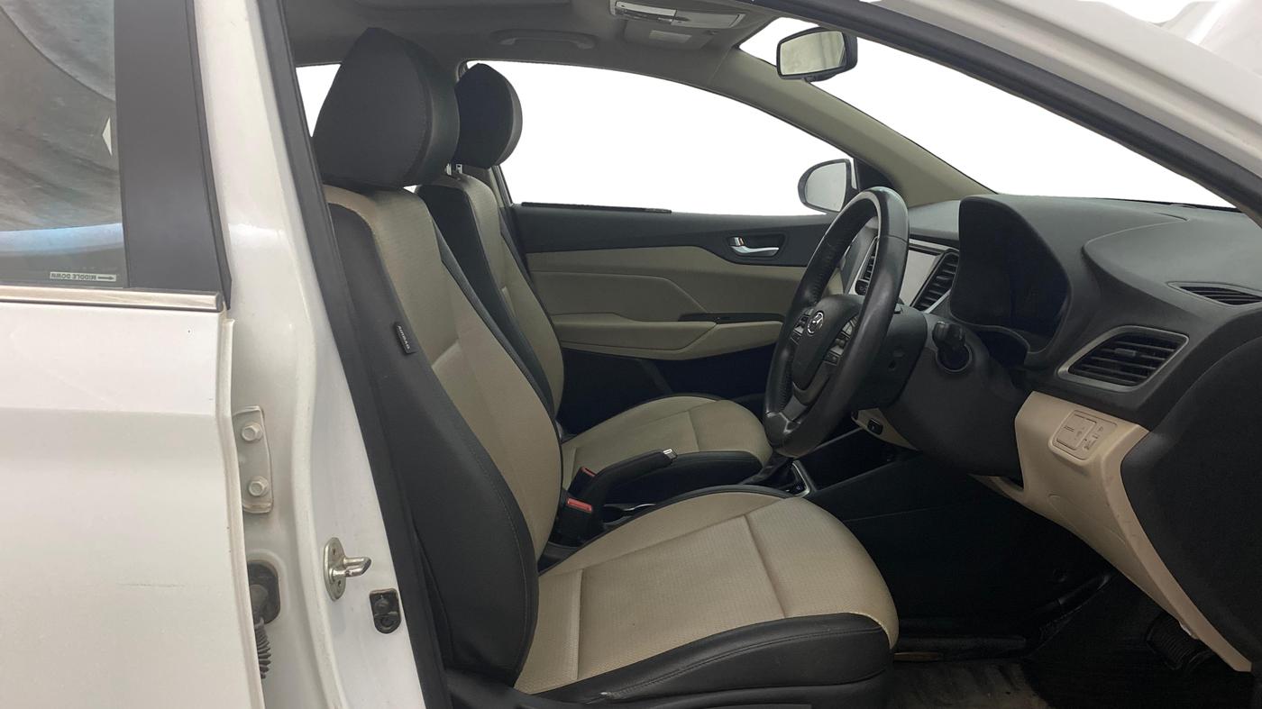 2018 Hyundai Verna 1.6 VTVT SX (O) AT, Petrol, Automatic, 35,642 km, Right Side Front Door Cabin