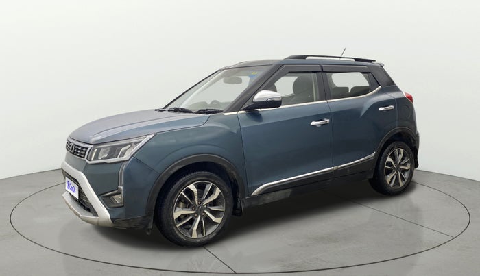 2020 Mahindra XUV300 W8 (O) 1.2 PETROL, Petrol, Manual, 26,537 km, Left Front Diagonal