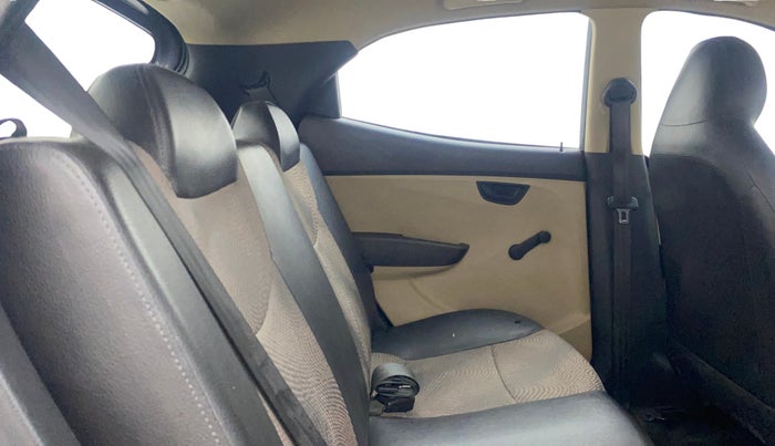 2016 Hyundai Eon MAGNA +, Petrol, Manual, 27,448 km, Right Side Rear Door Cabin