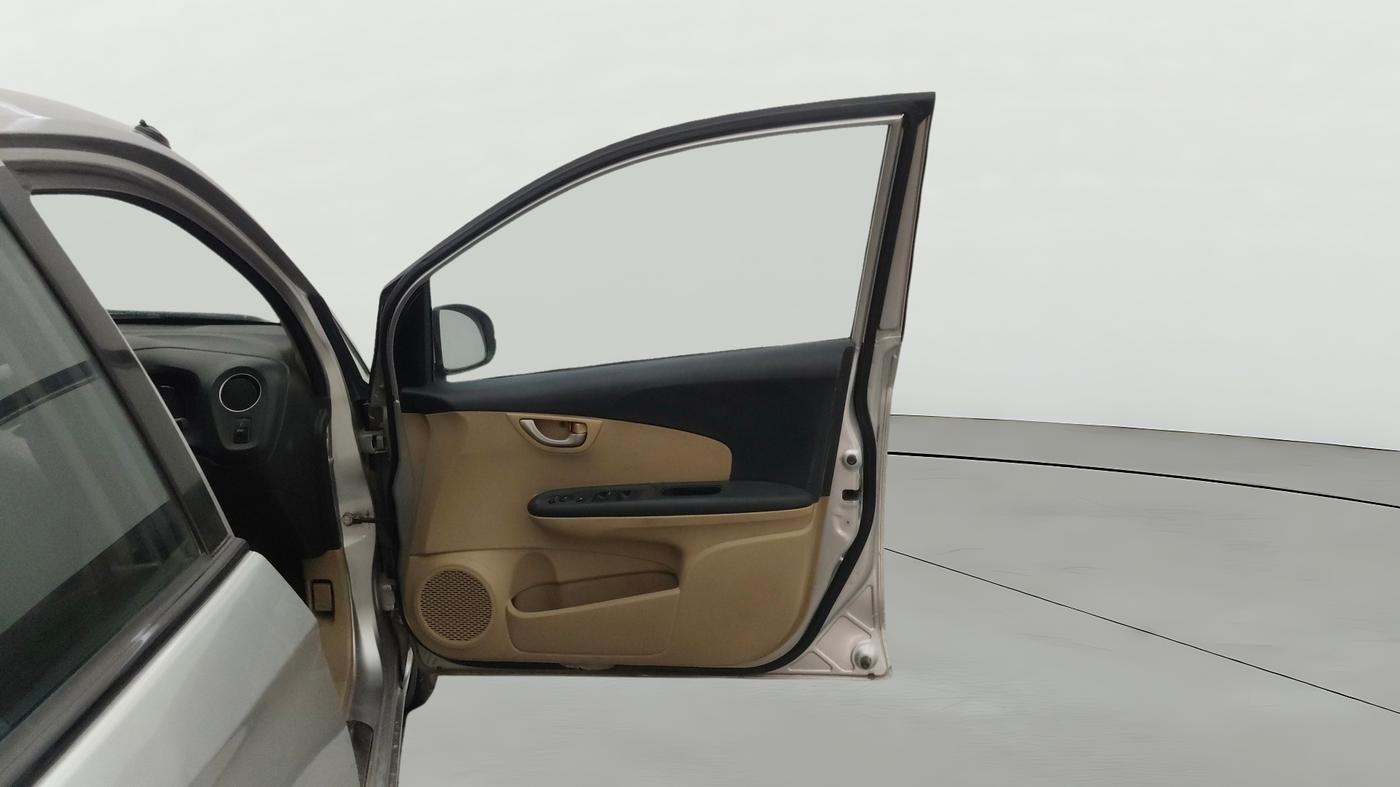 2015 Honda Brio VX AT, Petrol, Automatic, 1,06,401 km, RHS Front Door