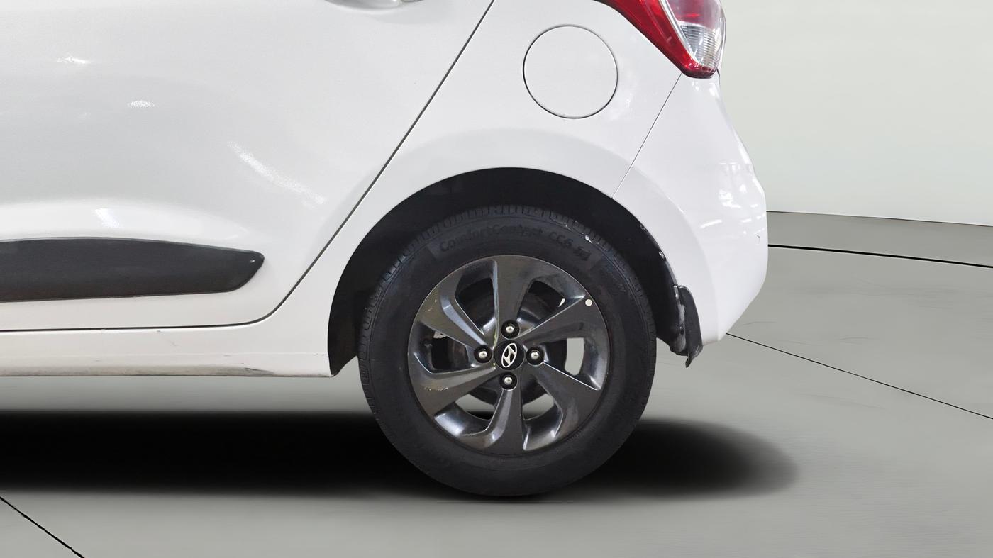 2019 Hyundai Grand i10 SPORTZ 1.2 KAPPA VTVT DUAL TONE, Petrol, Manual, 55,732 km, Left Rear Wheel